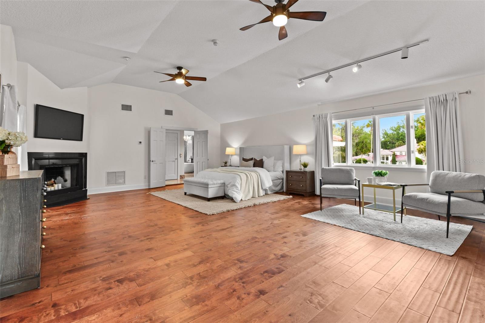 Image 33 of 100 For 2113 Silver Leaf Court