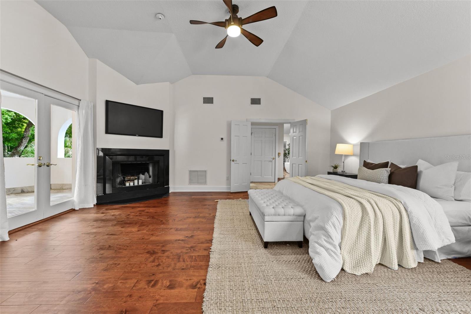 Image 36 of 100 For 2113 Silver Leaf Court