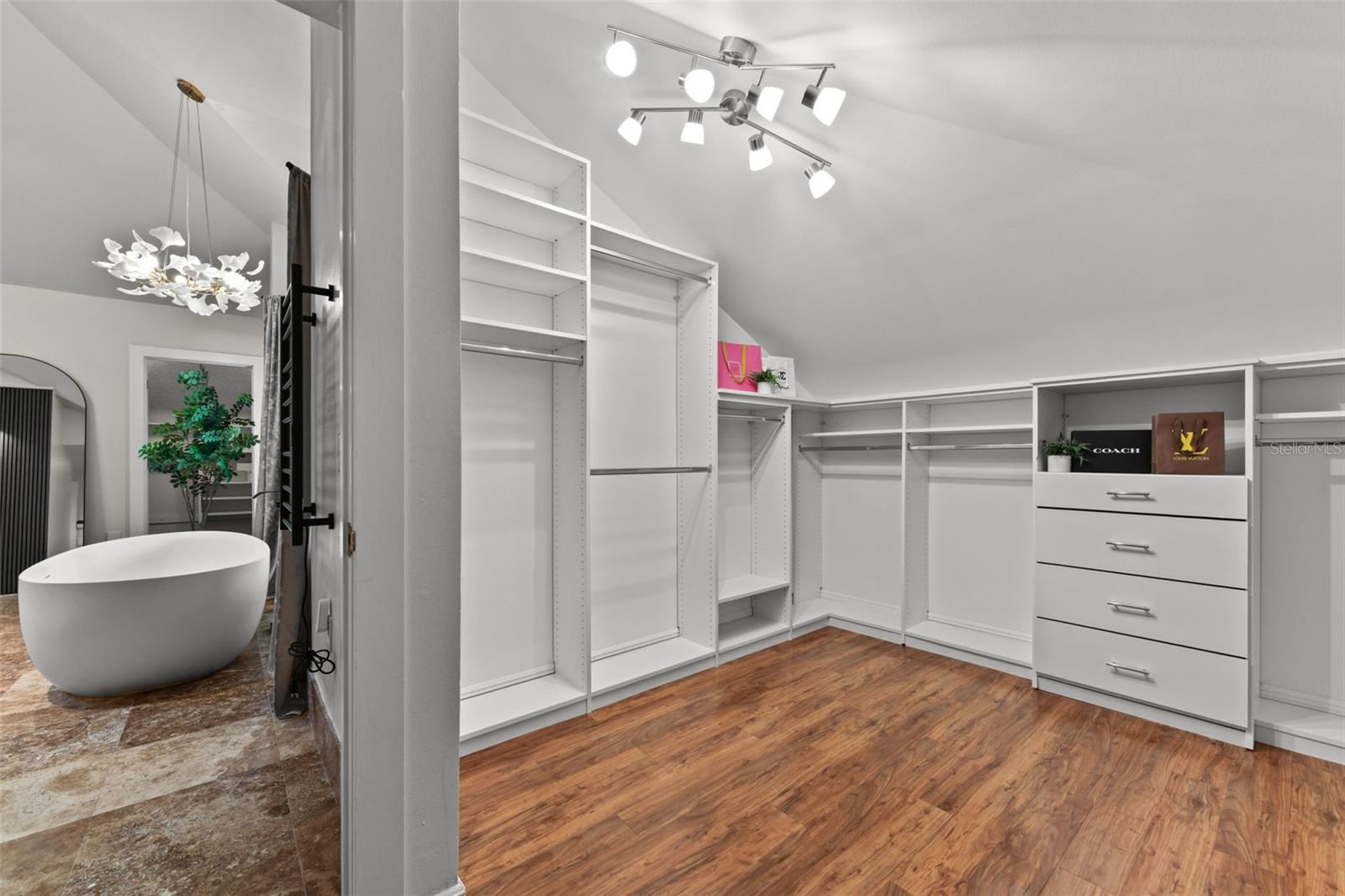 Image 43 of 100 For 2113 Silver Leaf Court