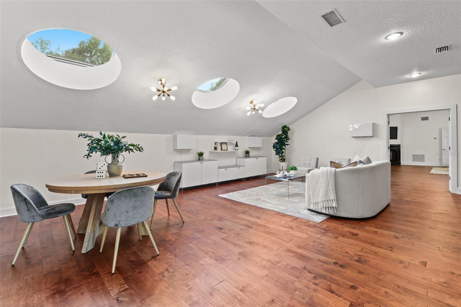 Image 71 of 100 For 2113 Silver Leaf Court