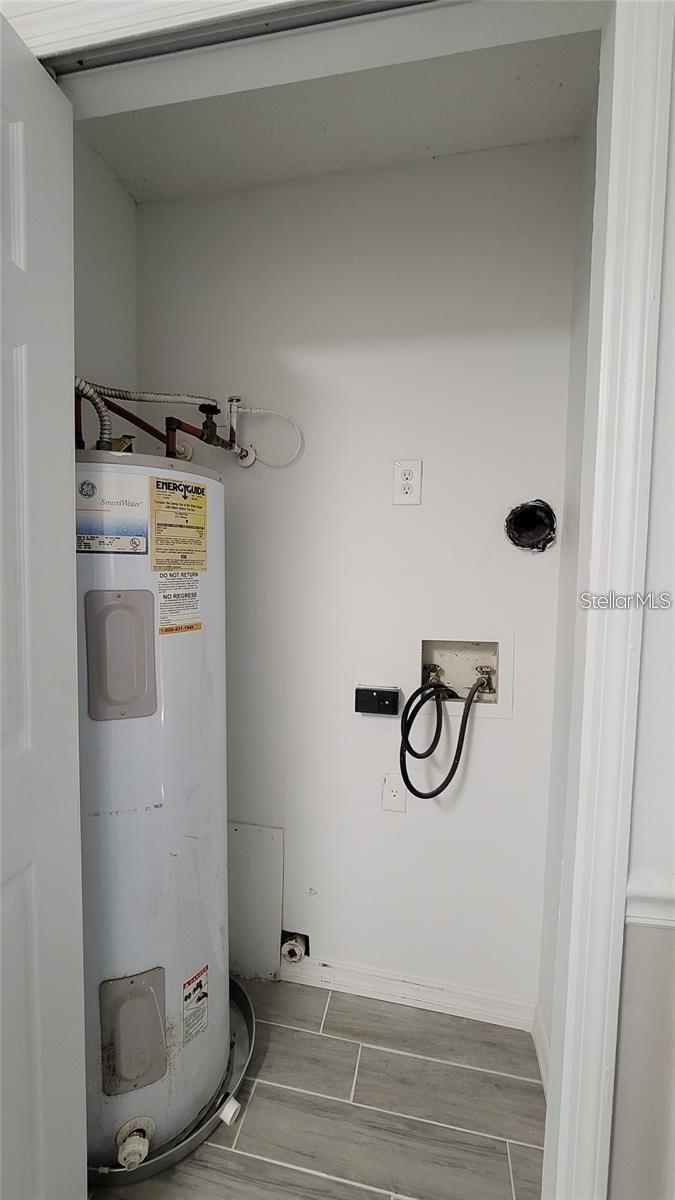 Image 16 of 19 For 1267 Woodman Way