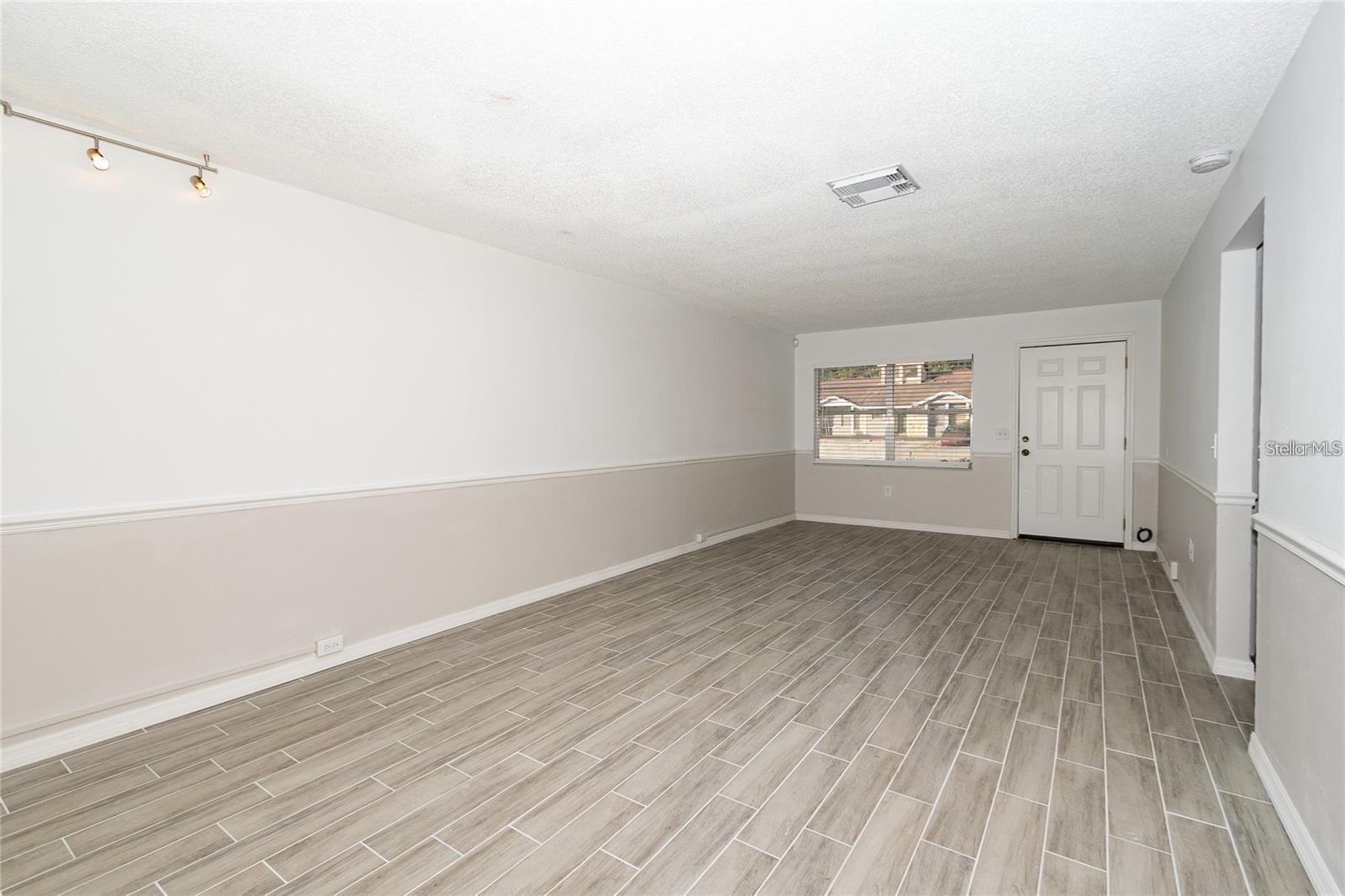 Image 5 of 19 For 1267 Woodman Way