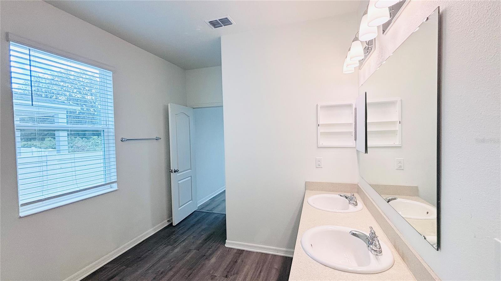 Image 20 of 31 For 557 Scott Lake Creek Lane