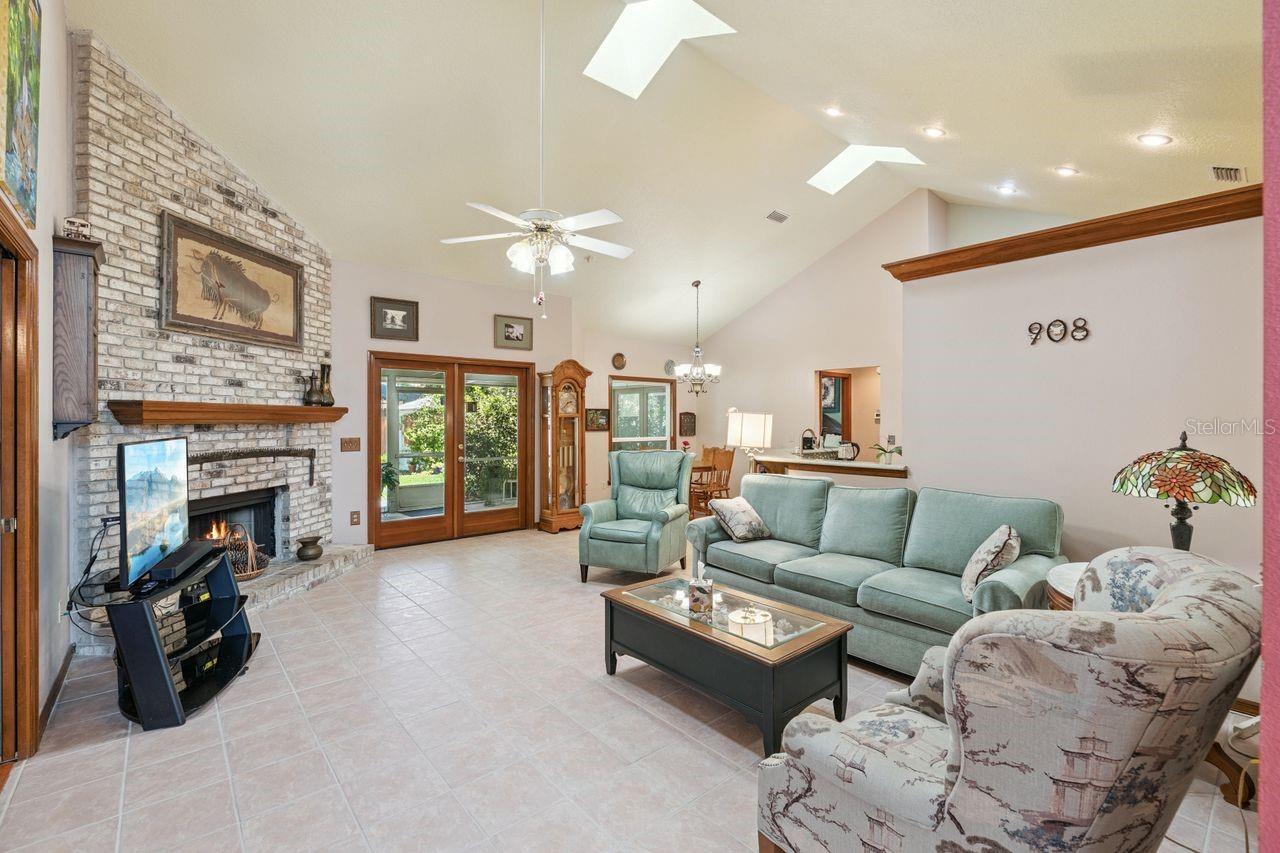 Image 11 of 39 For 908 Almond Tree Circle