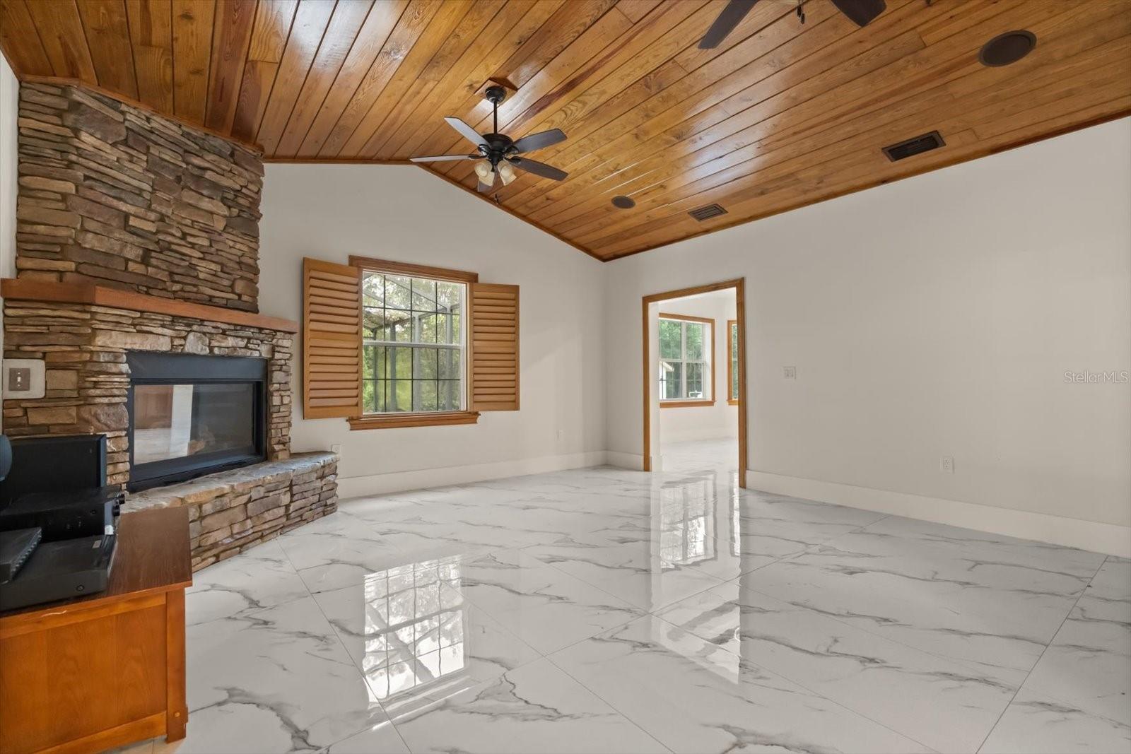 Image 17 of 57 For 27012 Grand Oak Lane