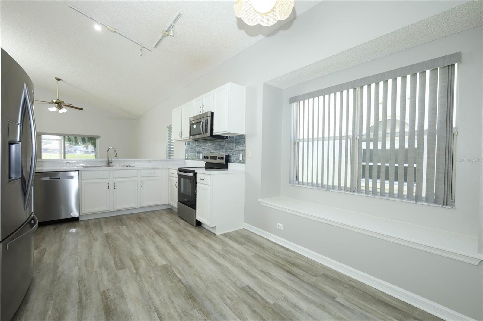 Image 12 of 81 For 408 Lexingdale Drive