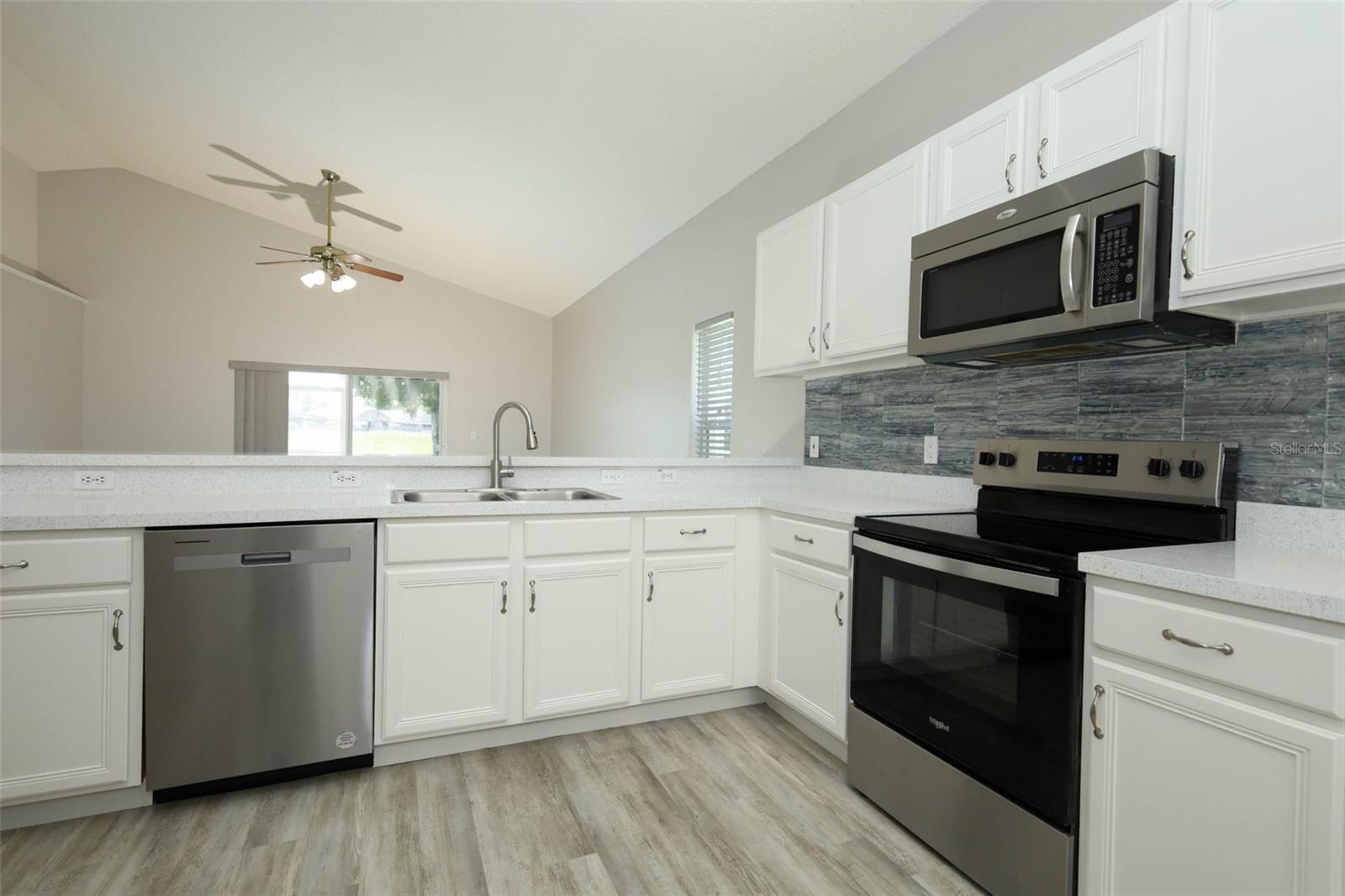 Image 14 of 81 For 408 Lexingdale Drive