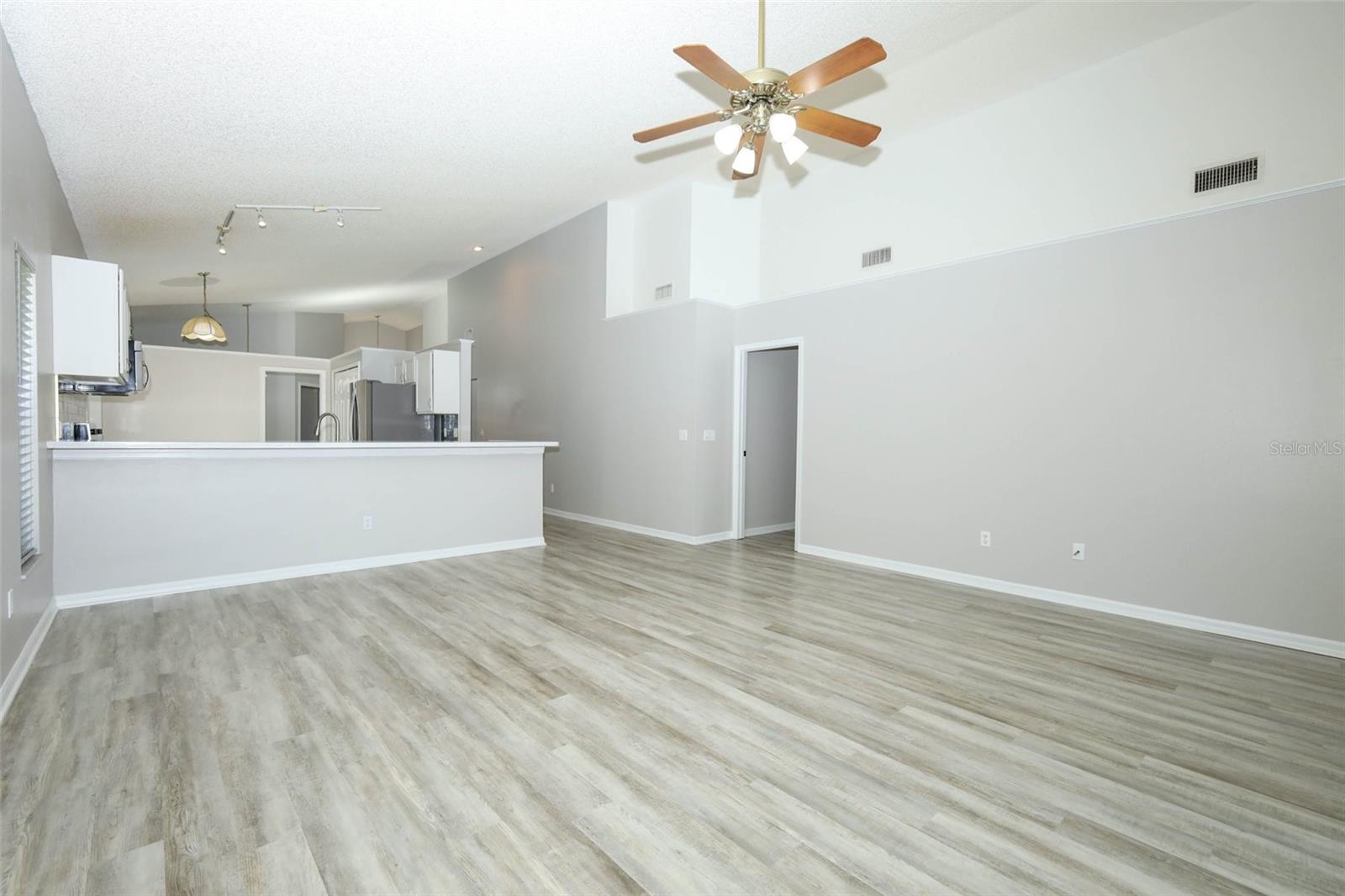 Image 16 of 81 For 408 Lexingdale Drive