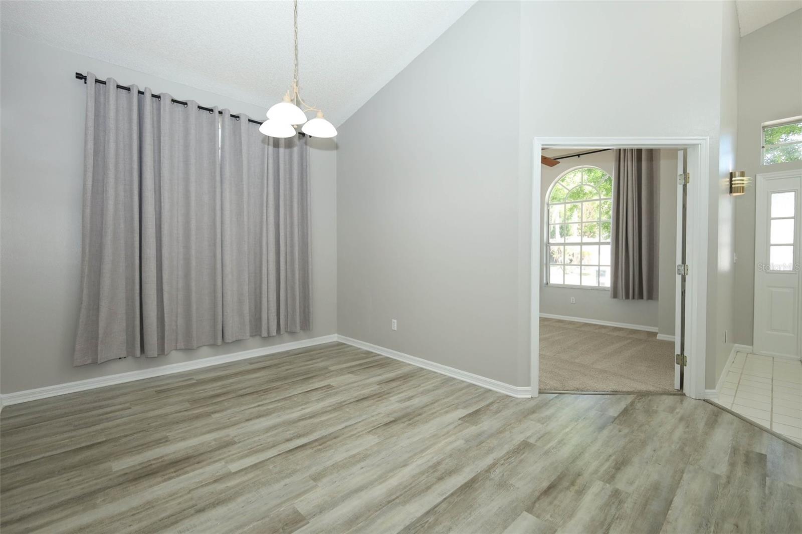 Image 8 of 81 For 408 Lexingdale Drive