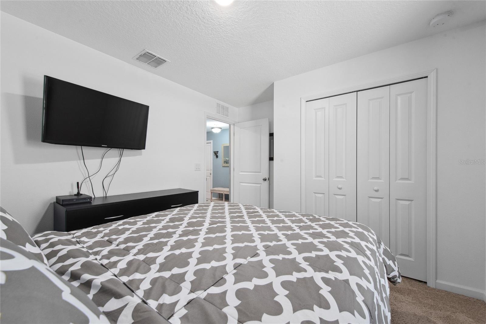 Image 5 of 18 For 723 Jefferson Street