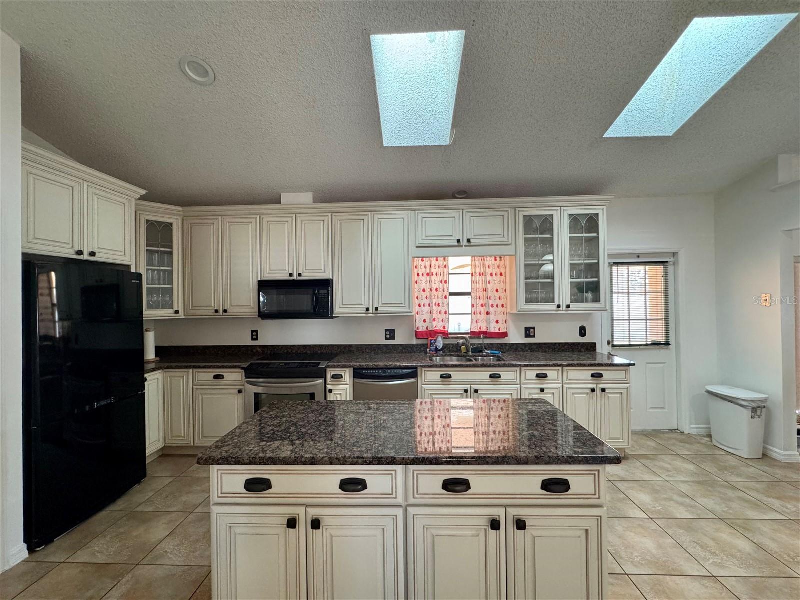 Image 4 of 36 For 2904 Nipawin Court