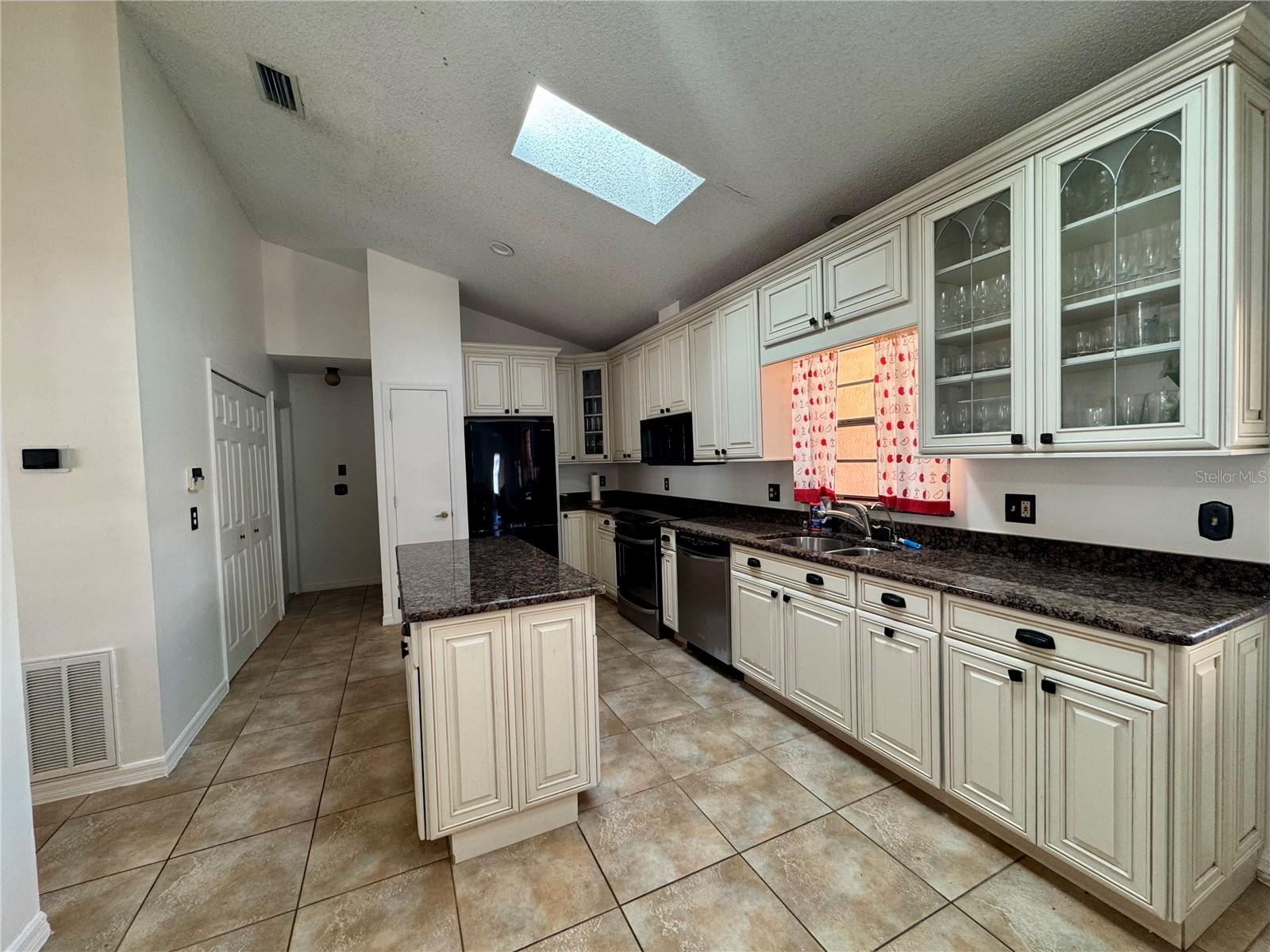 Image 5 of 36 For 2904 Nipawin Court