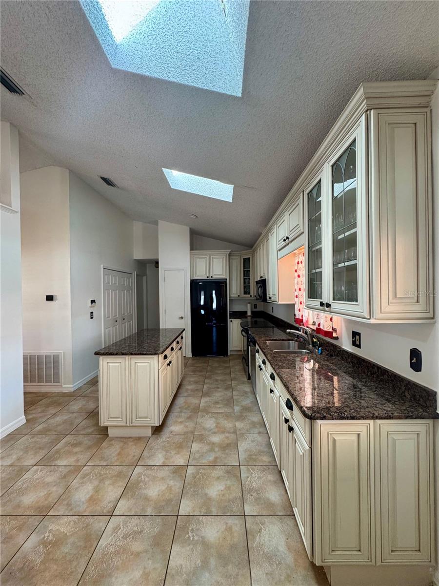 Image 6 of 36 For 2904 Nipawin Court