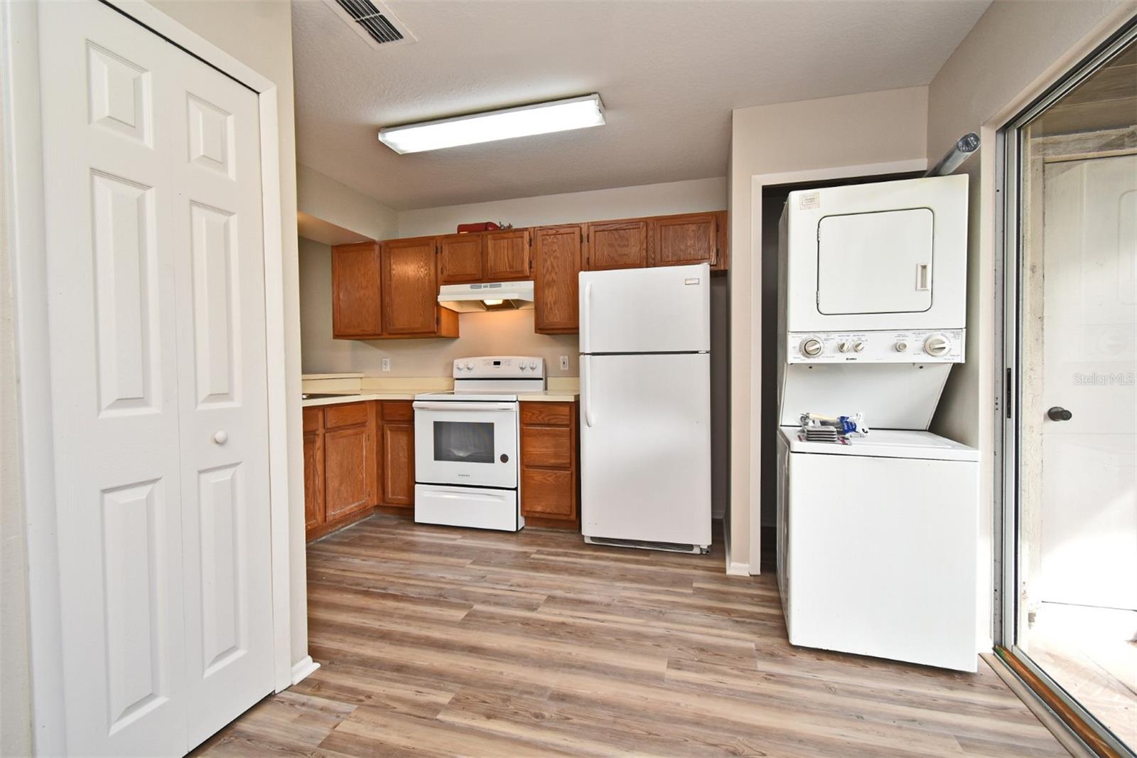Image 11 of 30 For 144 Reserve Circle 112