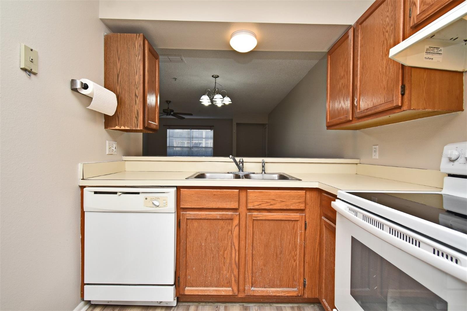 Image 12 of 30 For 144 Reserve Circle 112