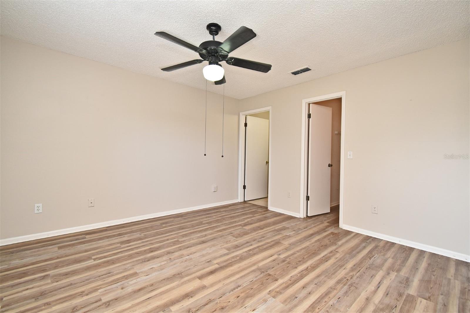 Image 22 of 30 For 144 Reserve Circle 112