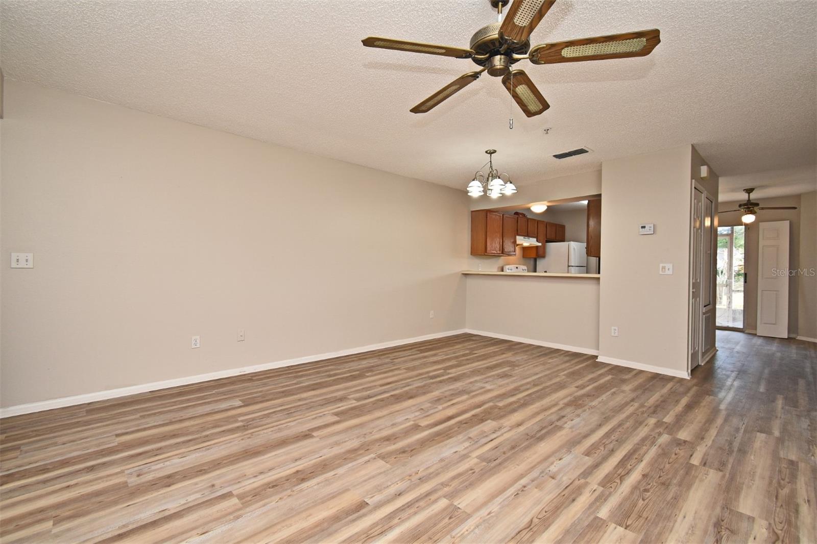 Image 3 of 30 For 144 Reserve Circle 112