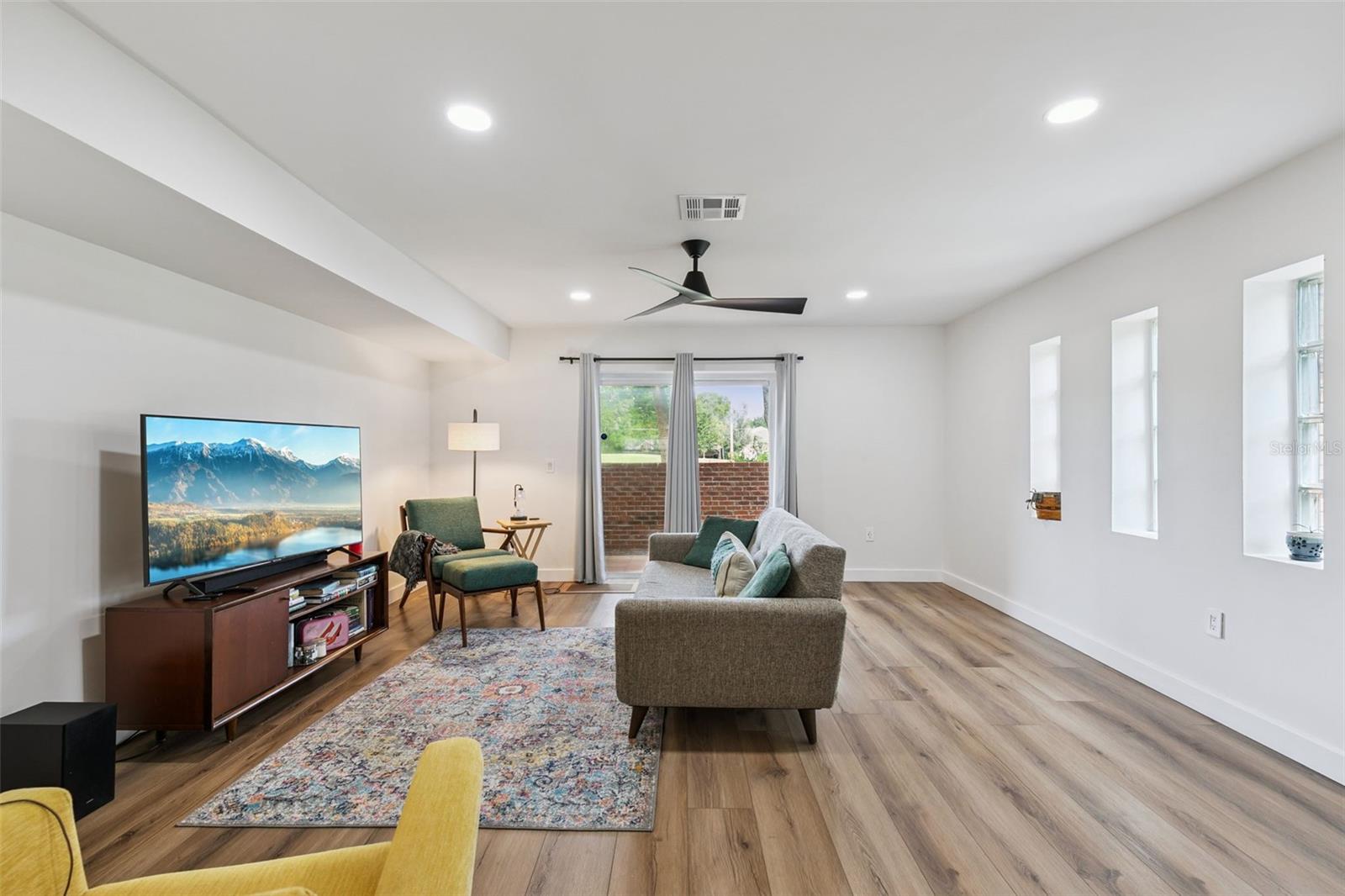 Image 10 of 40 For 496 Par Street 496