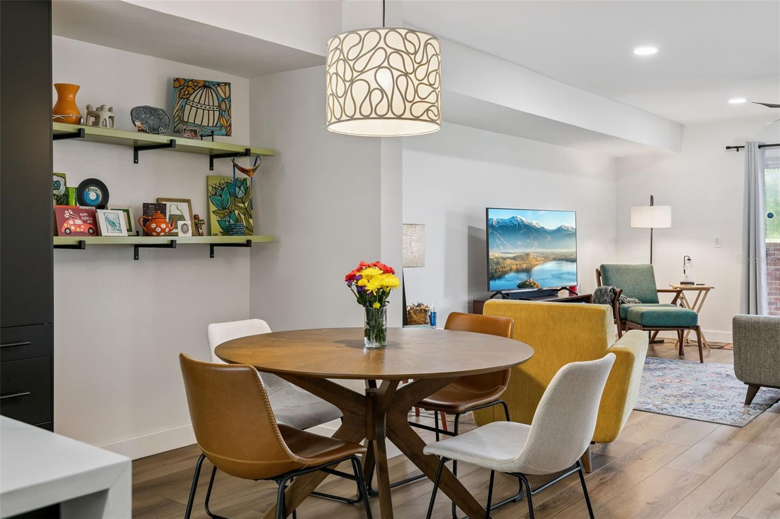 Image 16 of 40 For 496 Par Street 496