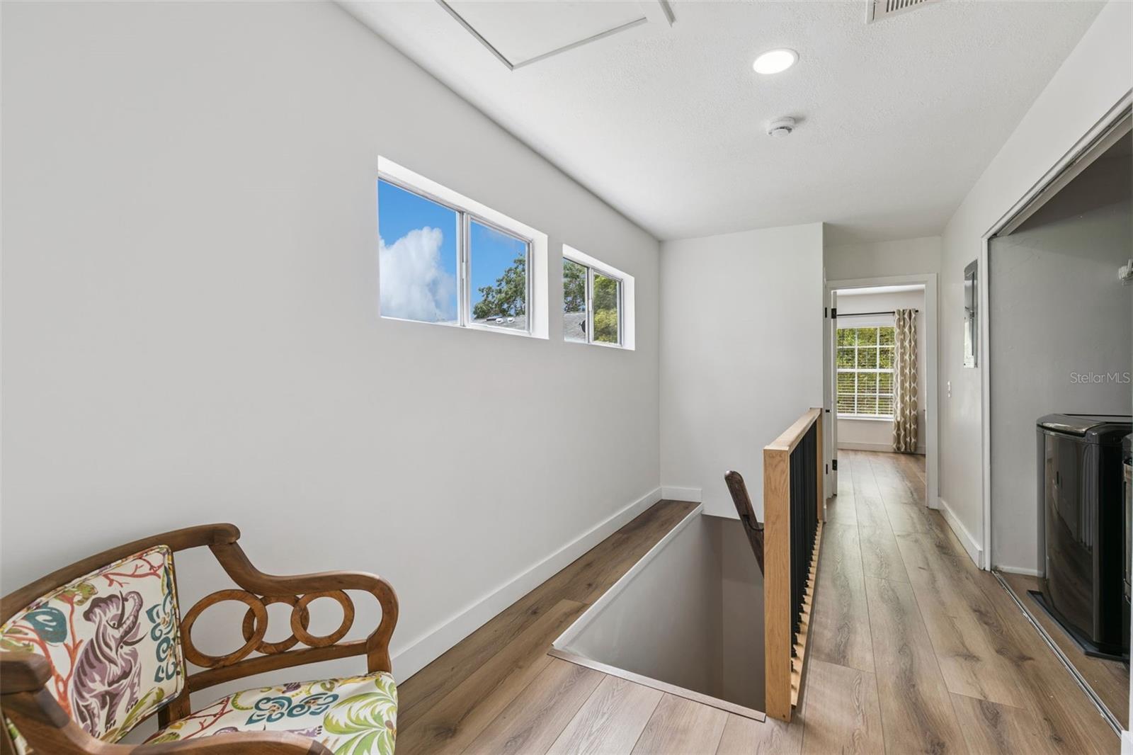 Image 22 of 40 For 496 Par Street 496