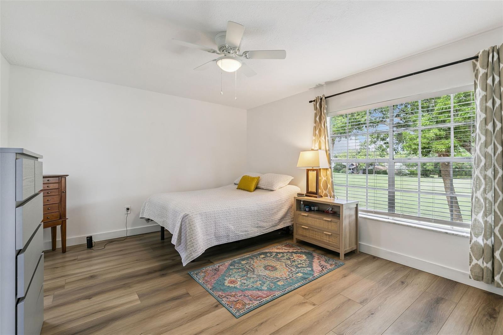 Image 27 of 40 For 496 Par Street 496