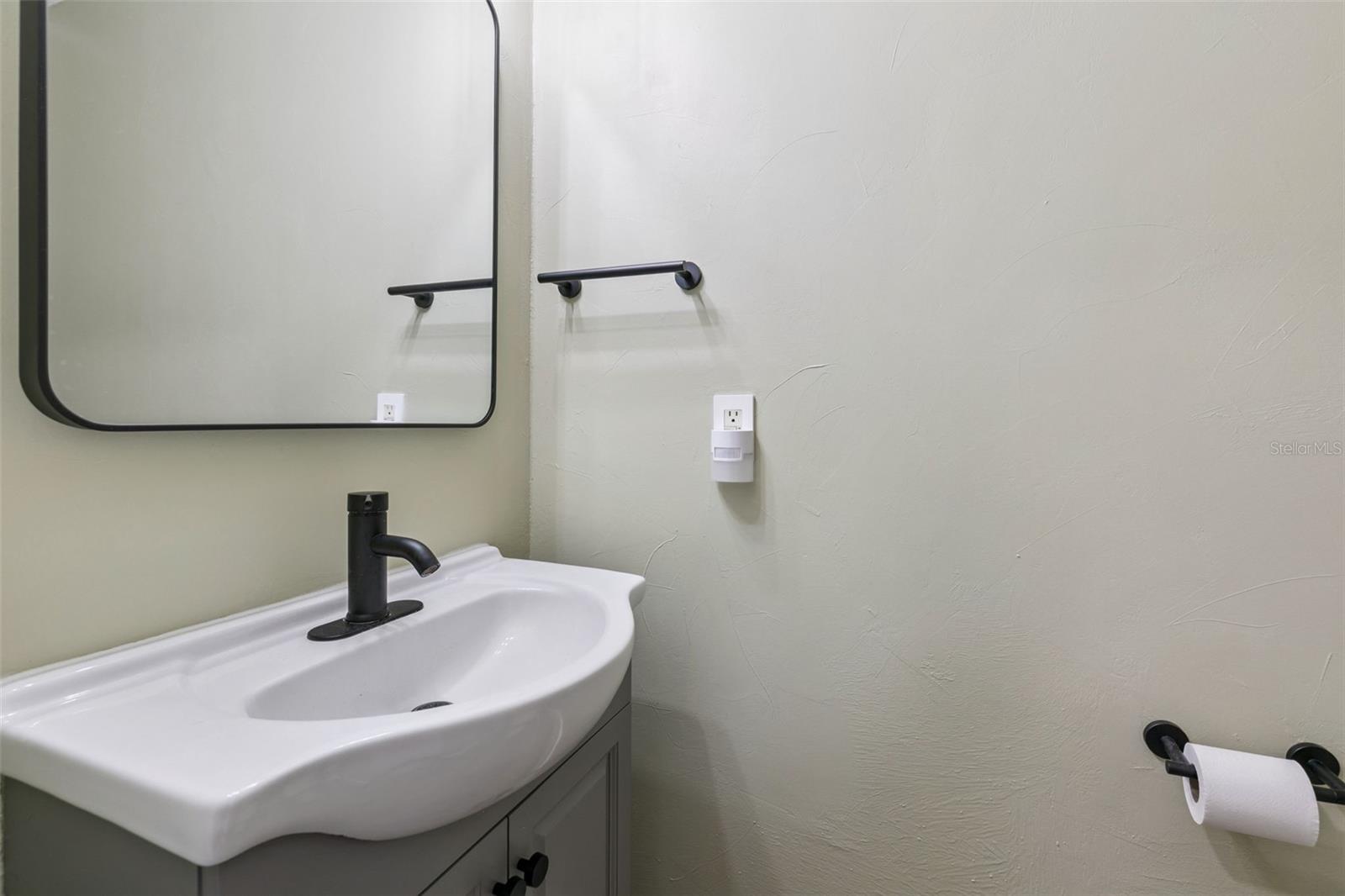 Image 30 of 40 For 496 Par Street 496