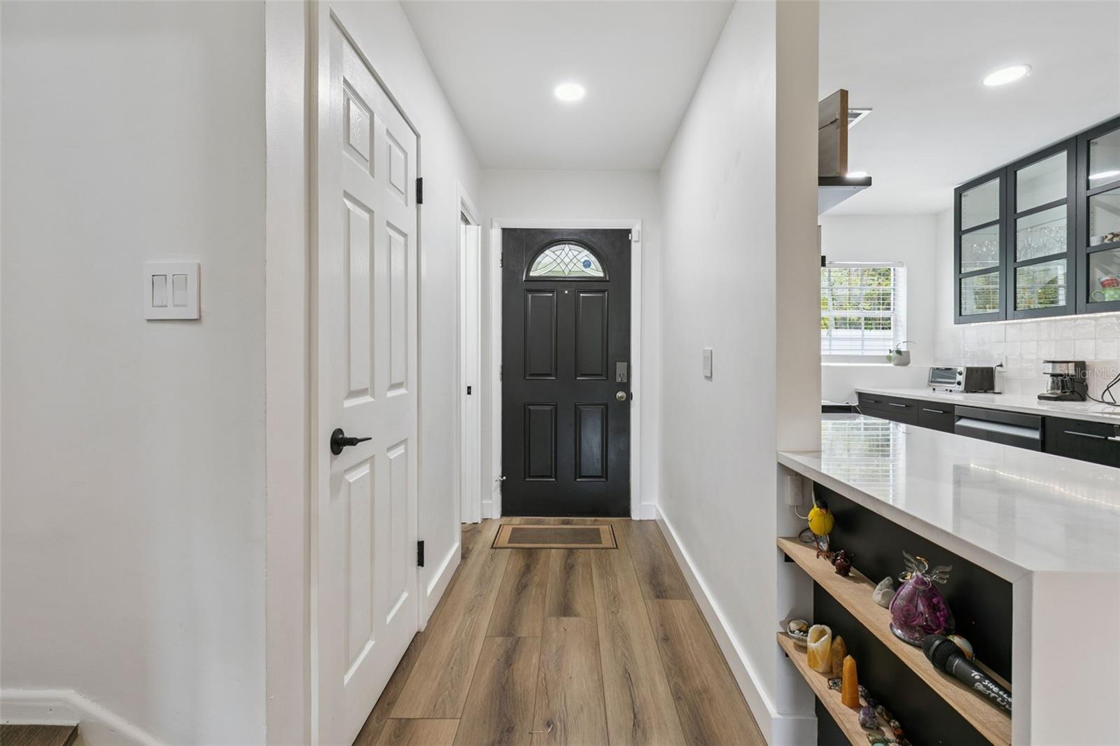 Image 6 of 40 For 496 Par Street 496