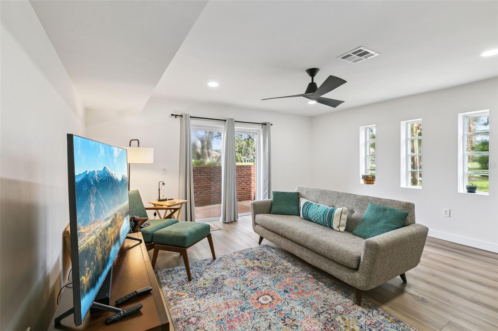 Image 8 of 40 For 496 Par Street 496