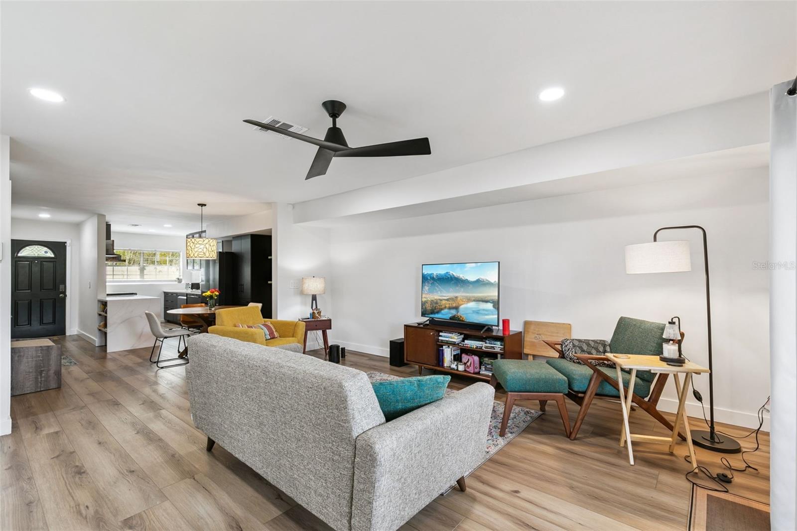 Image 9 of 40 For 496 Par Street 496