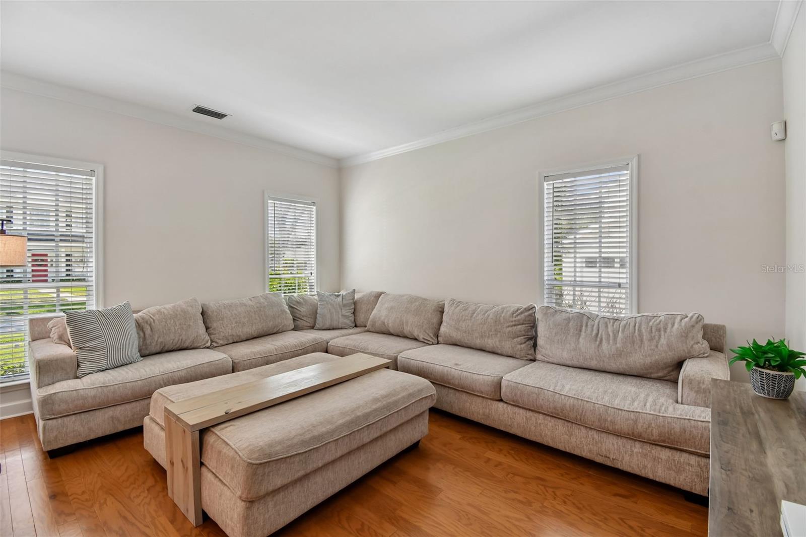 Image 6 of 91 For 4140 Conway Place Circle