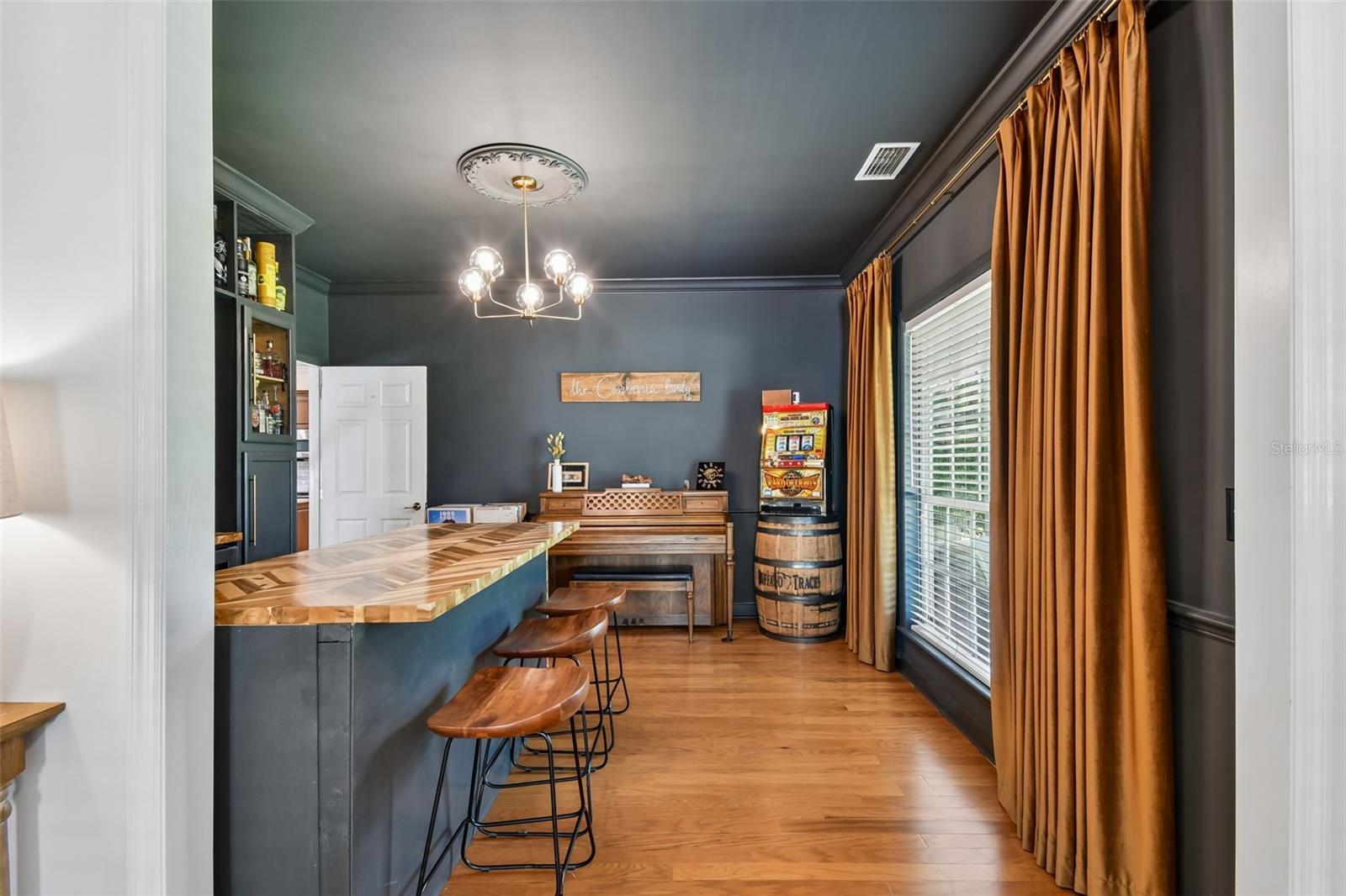 Image 8 of 91 For 4140 Conway Place Circle