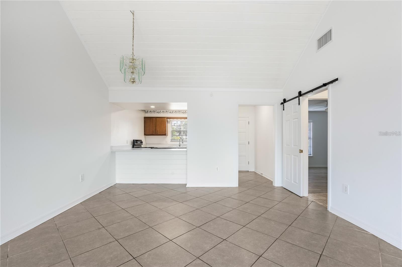 Image 19 of 25 For 1134 Villa Lane 95