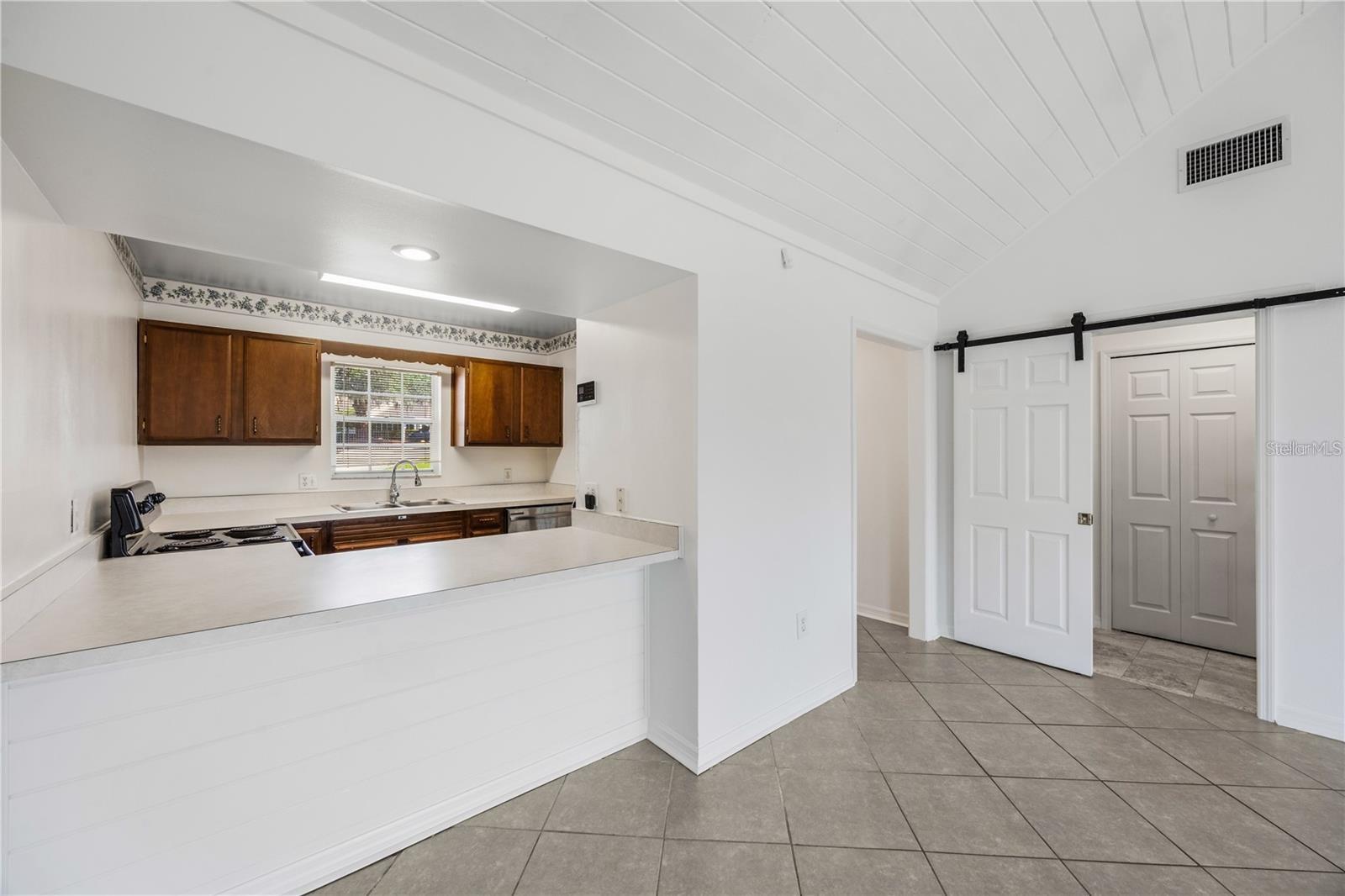 Image 9 of 25 For 1134 Villa Lane 95