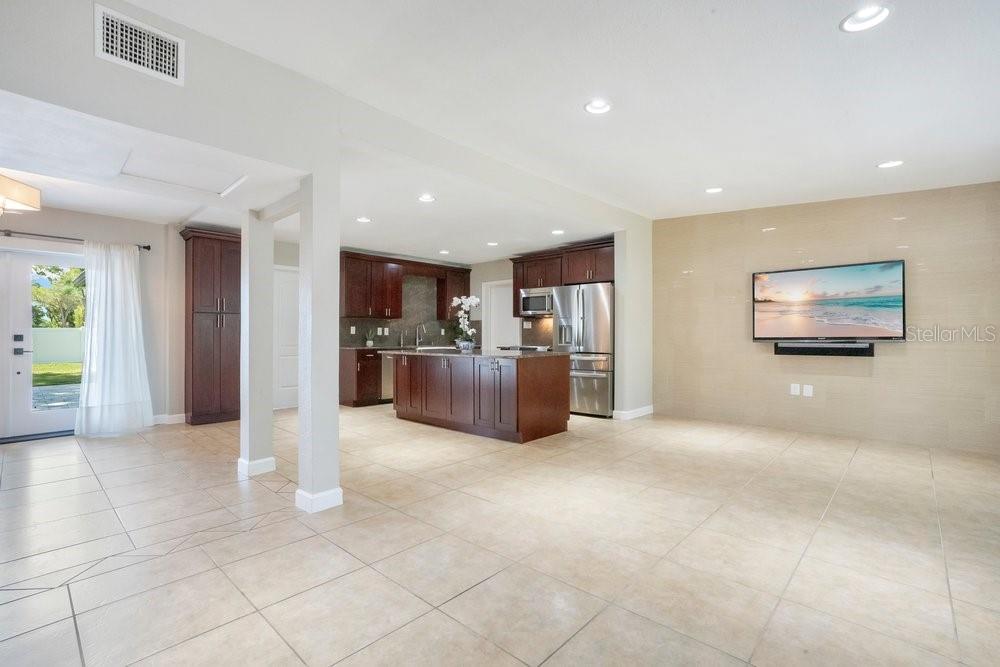 Image 15 of 42 For 1822 Yorkshire Drive