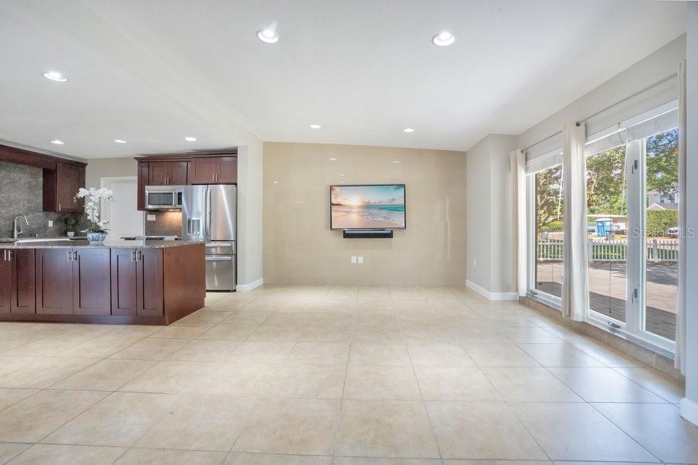 Image 4 of 42 For 1822 Yorkshire Drive