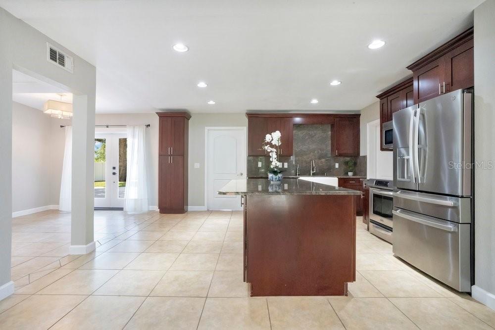 Image 5 of 42 For 1822 Yorkshire Drive