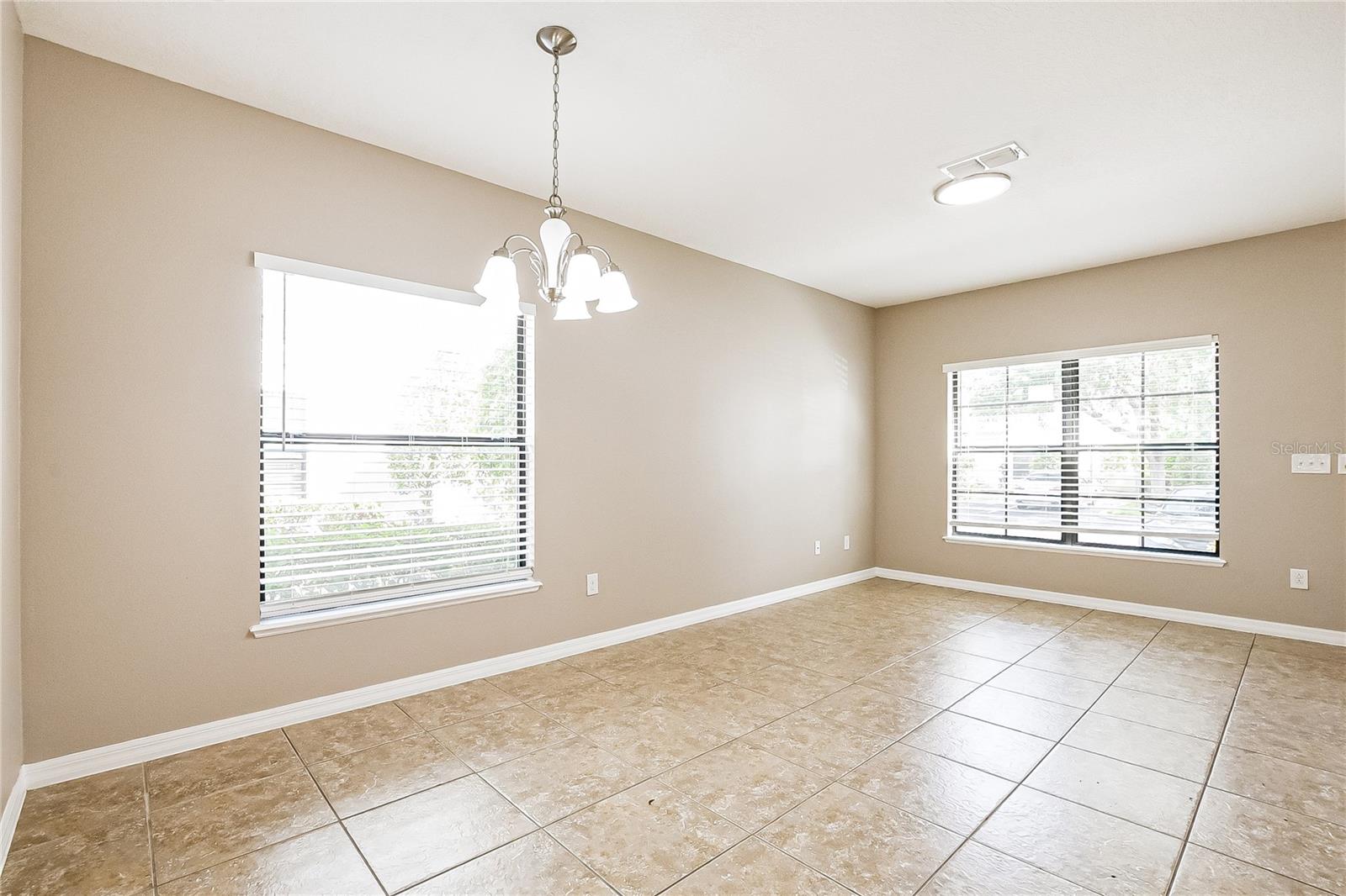 Image 7 of 17 For 1310 Windsor Lake Circle