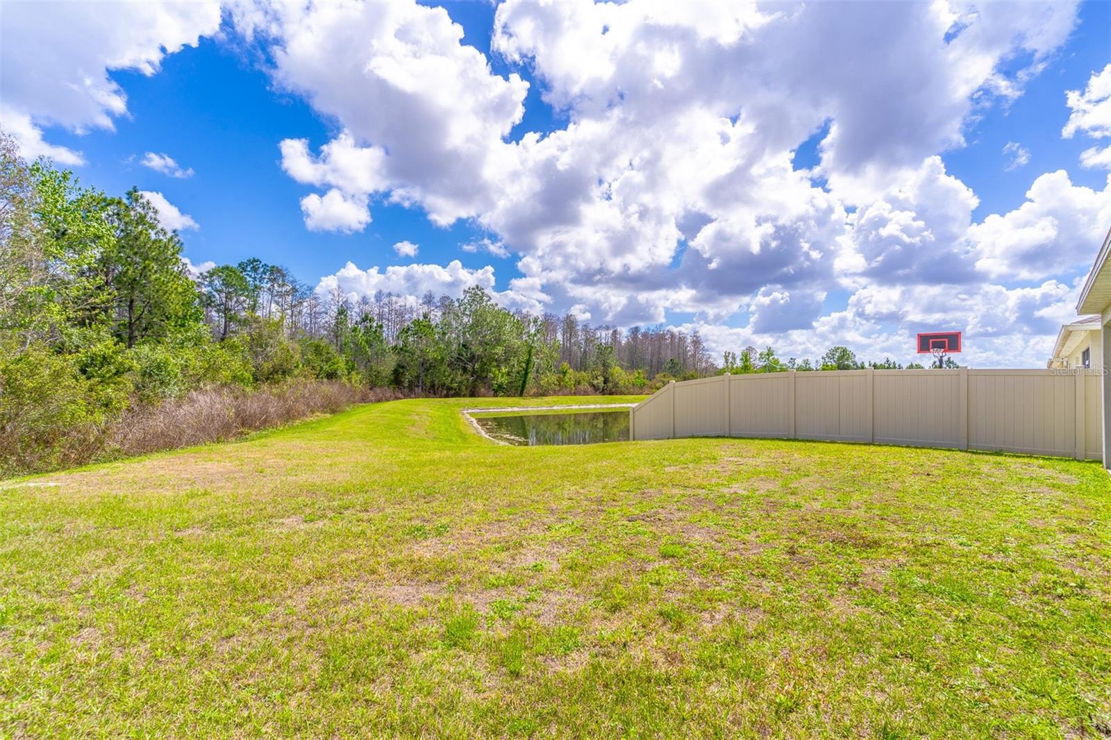 Listing photo id 17 for 1419 Fox Squirrel Drive