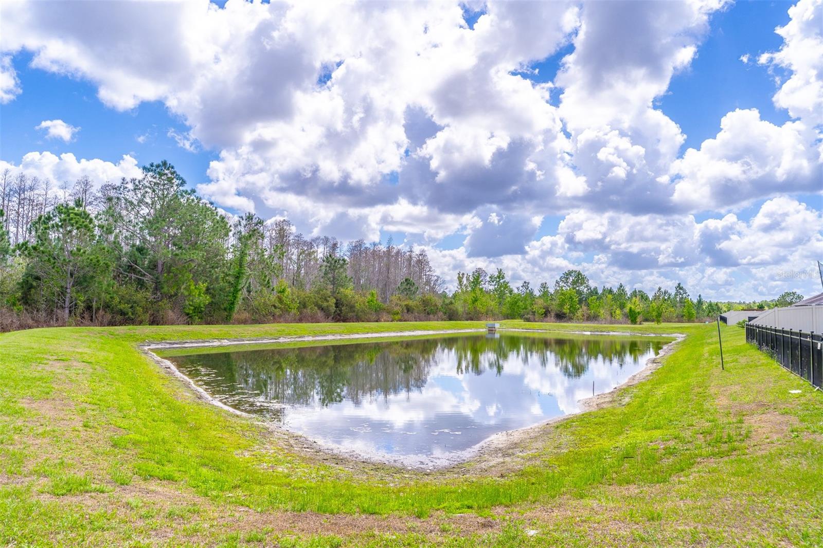 Listing photo id 18 for 1419 Fox Squirrel Drive