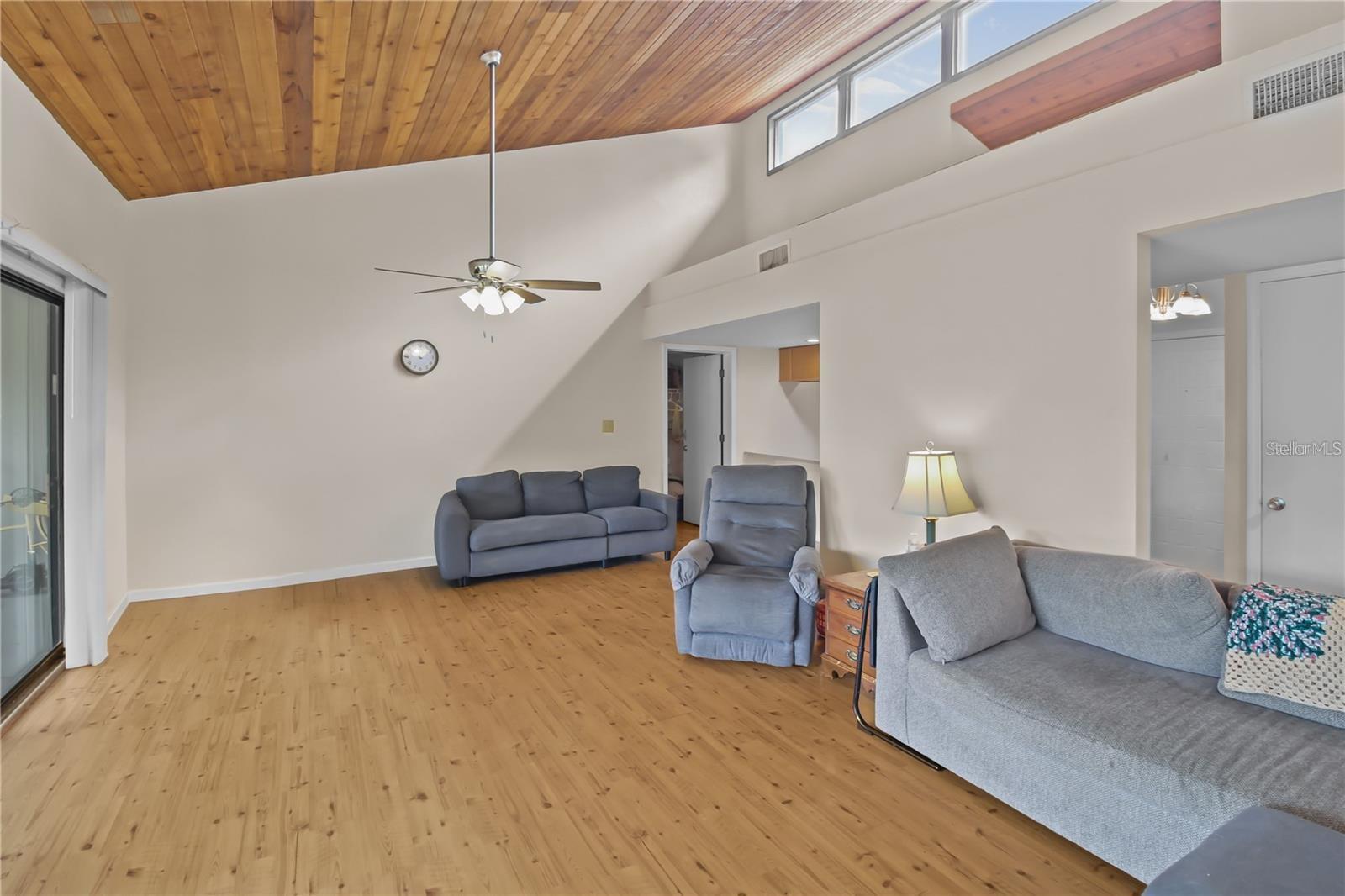 Image 8 of 18 For 3566 Camelot Drive 6