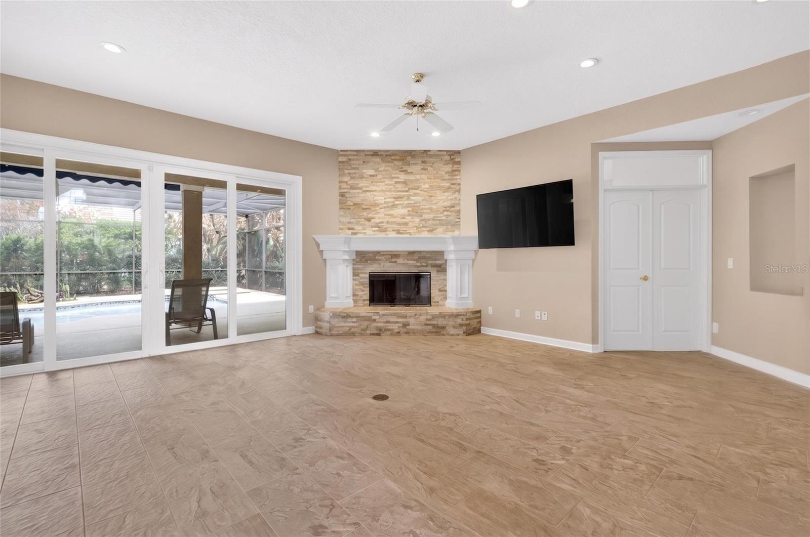 Listing photo id 8 for 8738 Beckingham Place