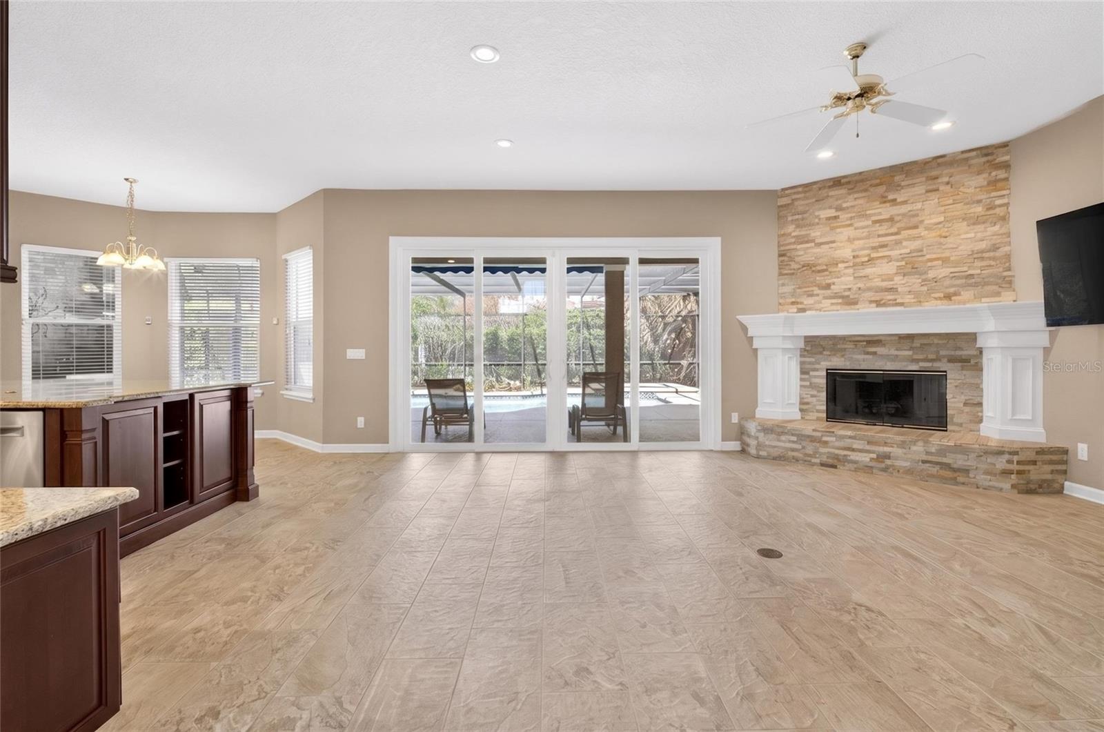 Listing photo id 9 for 8738 Beckingham Place