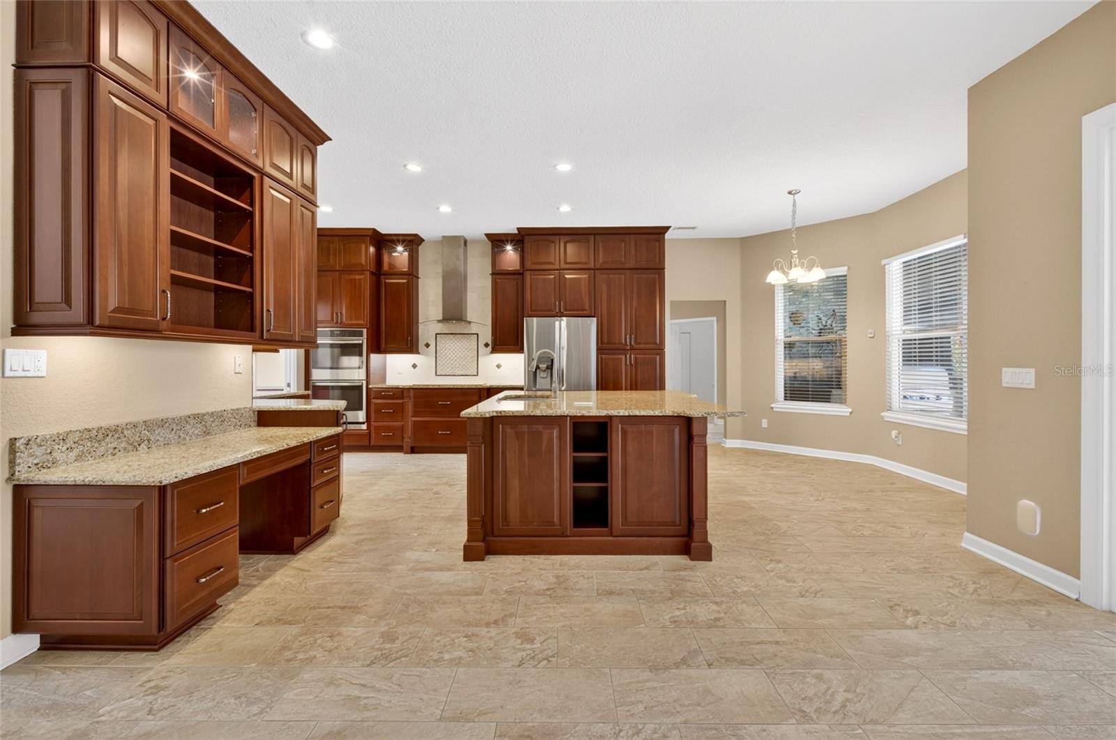 Listing photo id 10 for 8738 Beckingham Place