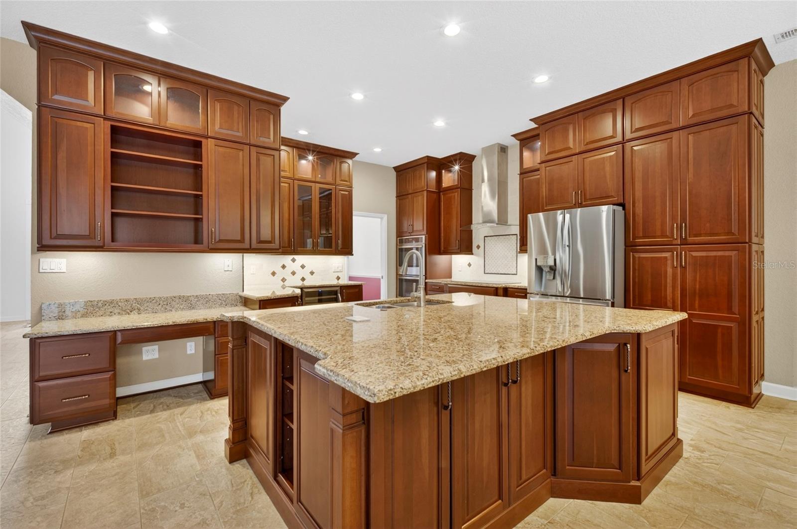 Listing photo id 11 for 8738 Beckingham Place