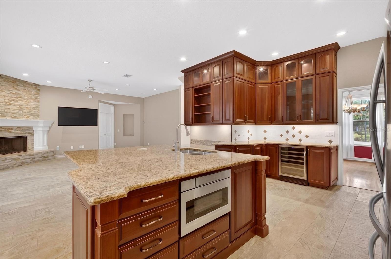 Listing photo id 13 for 8738 Beckingham Place