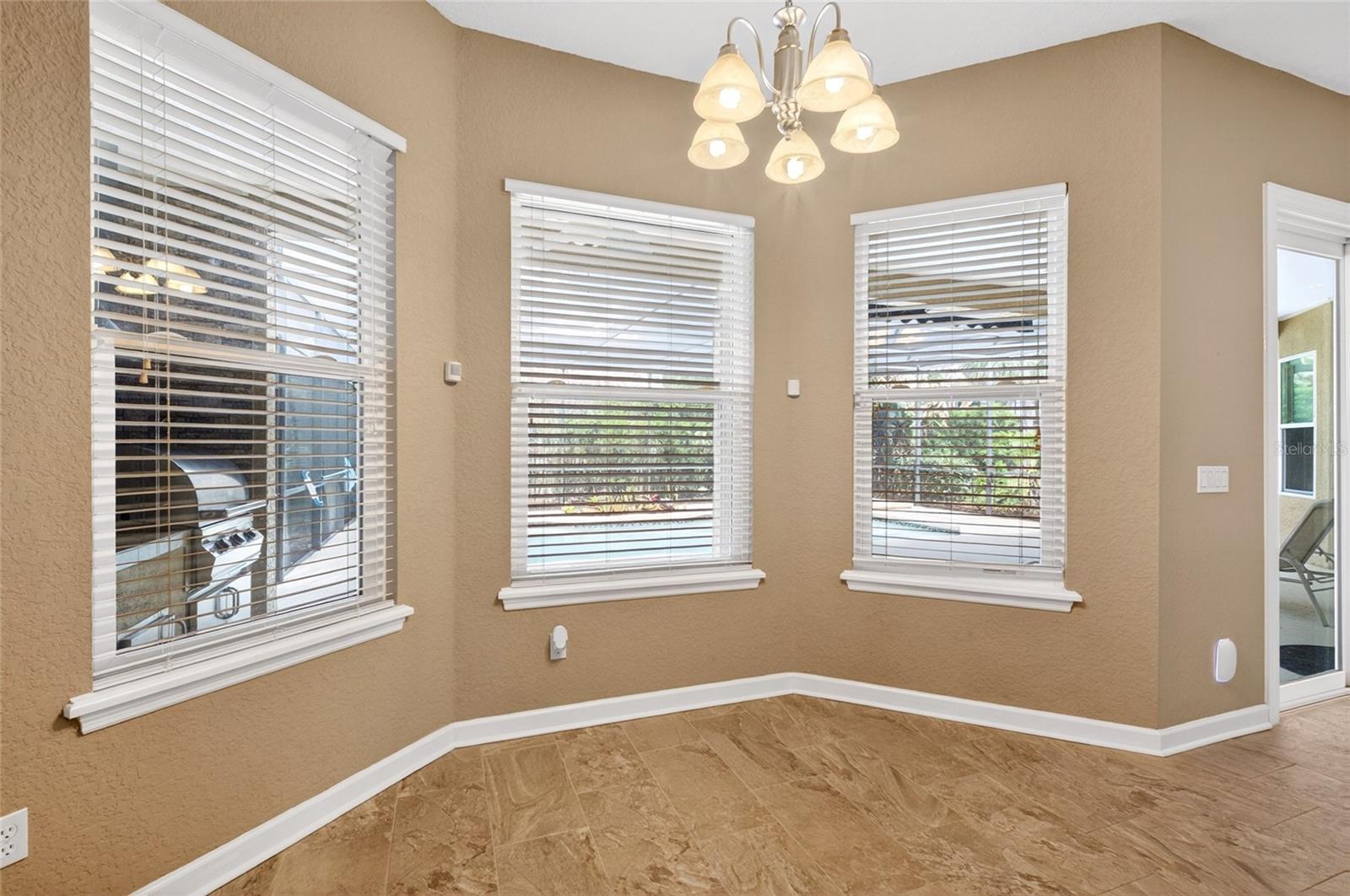 Listing photo id 16 for 8738 Beckingham Place