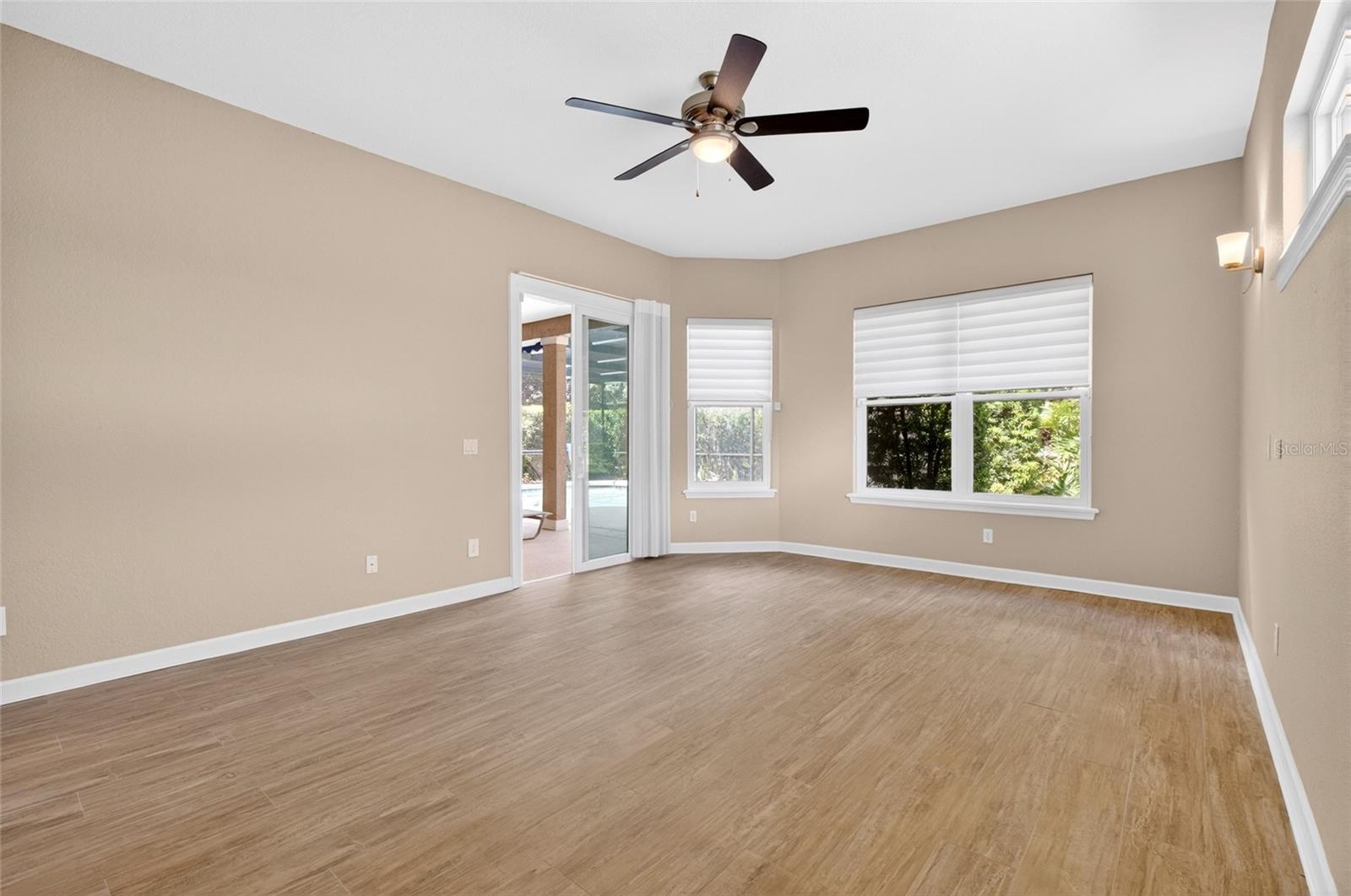 Listing photo id 18 for 8738 Beckingham Place