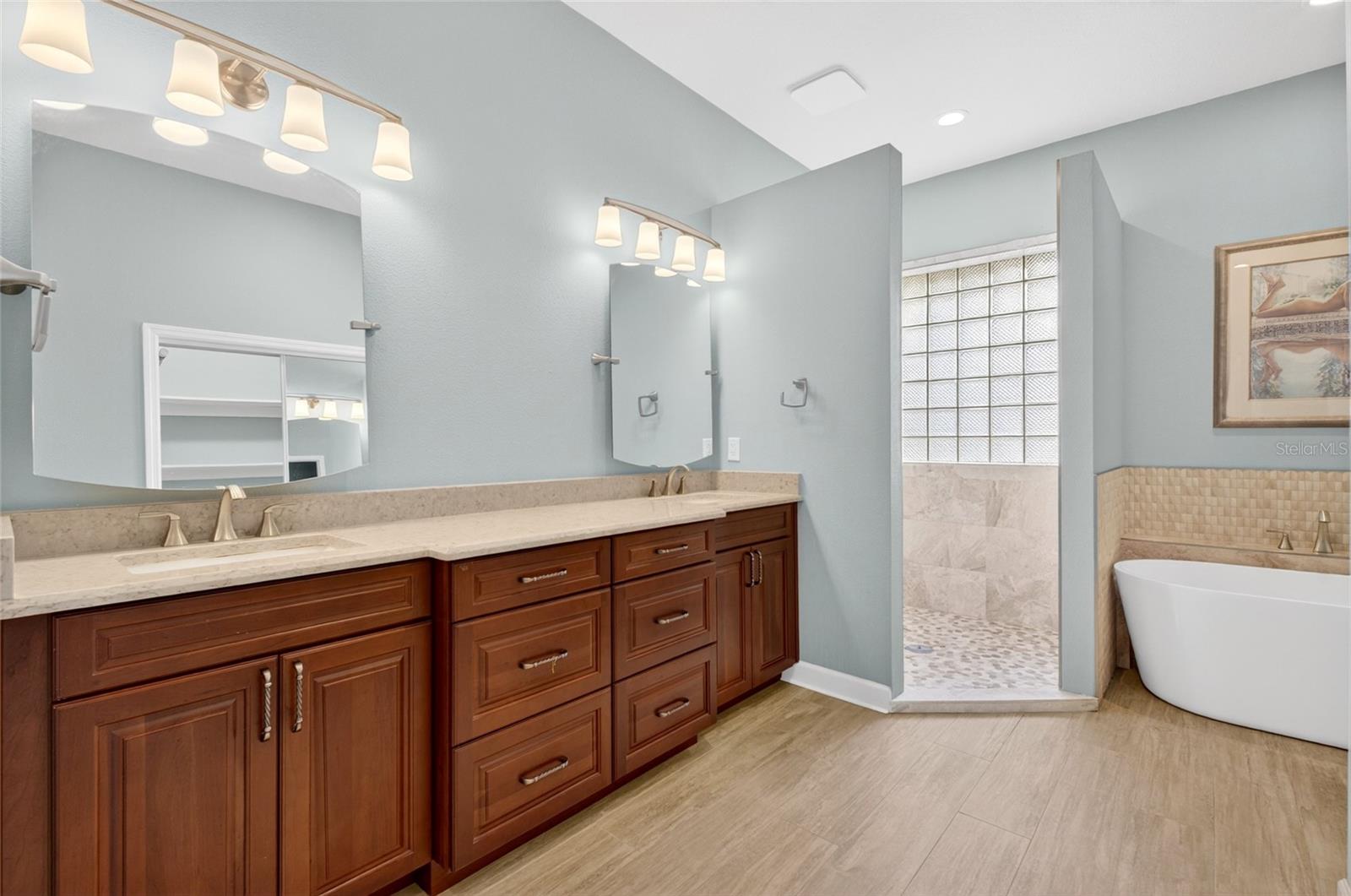 Listing photo id 22 for 8738 Beckingham Place