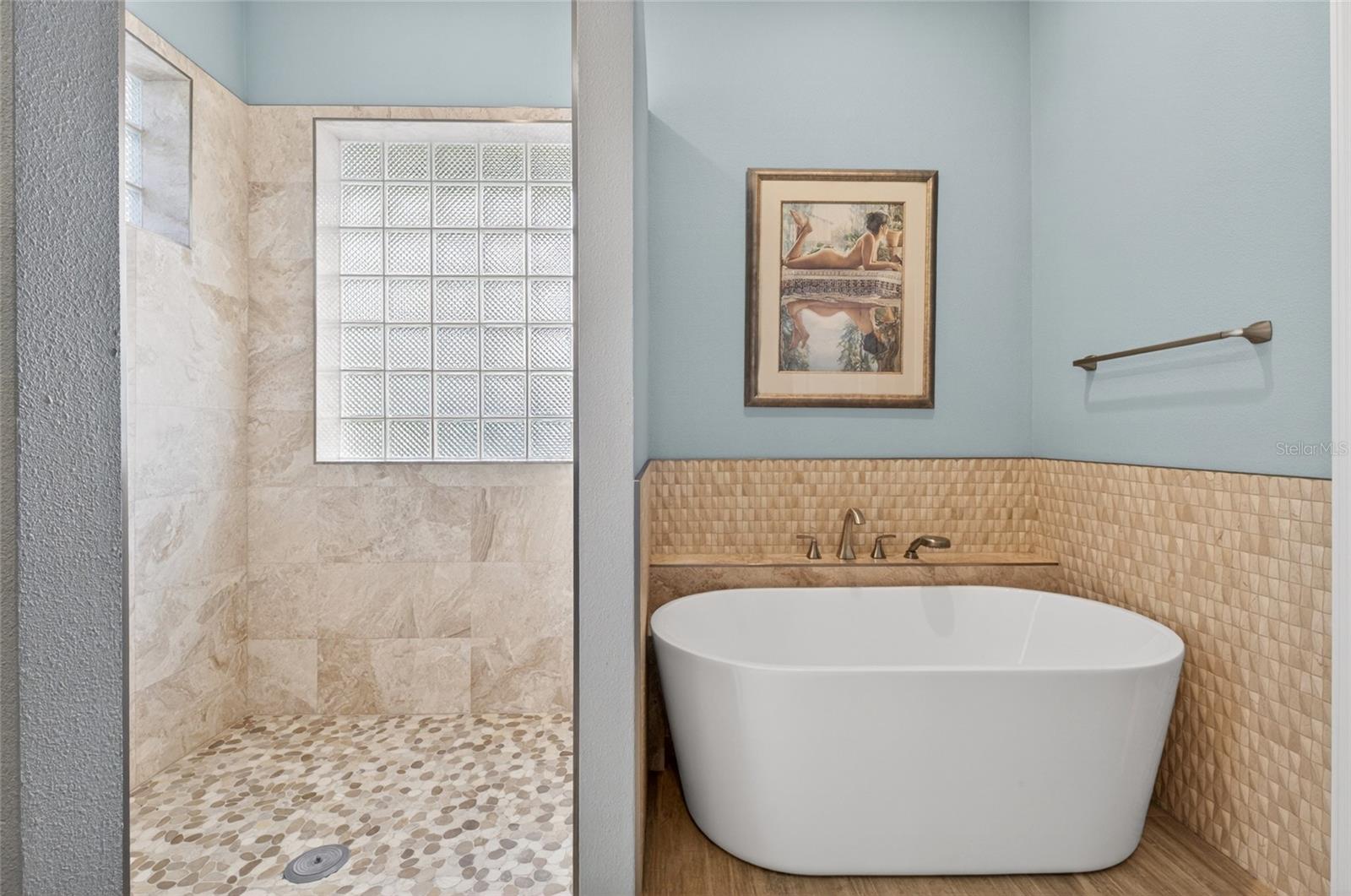 Listing photo id 23 for 8738 Beckingham Place