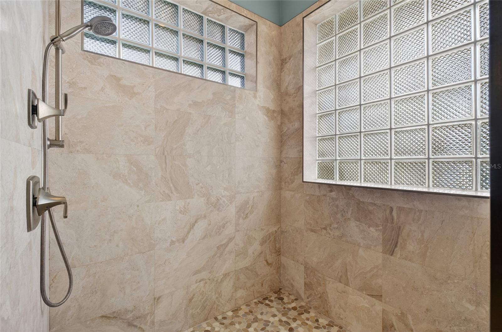 Listing photo id 24 for 8738 Beckingham Place